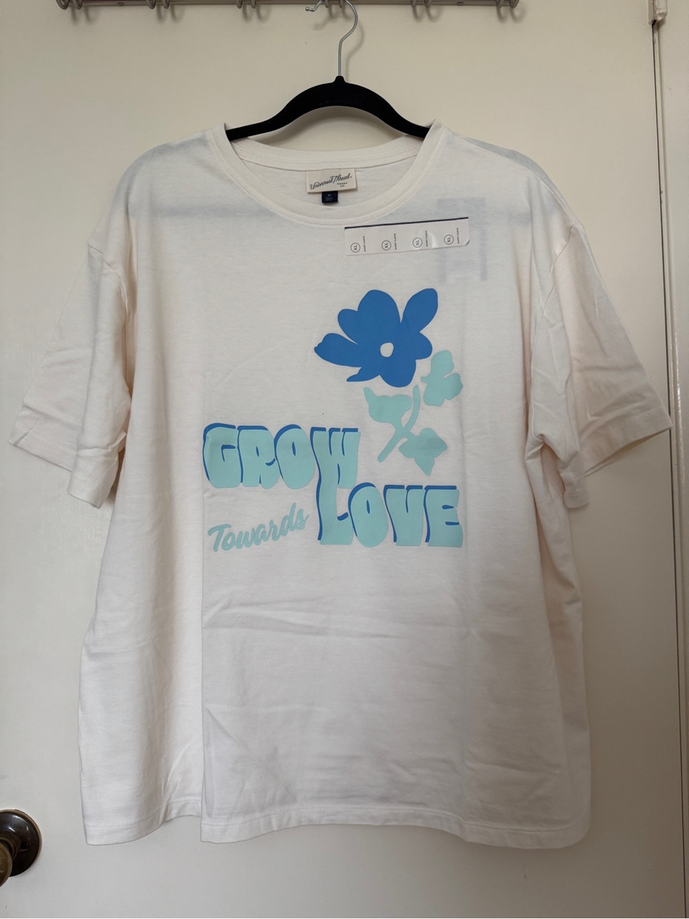 Universal Thread oversized short sleeve graphic Tee in cream size XL - Picture 2 of 5